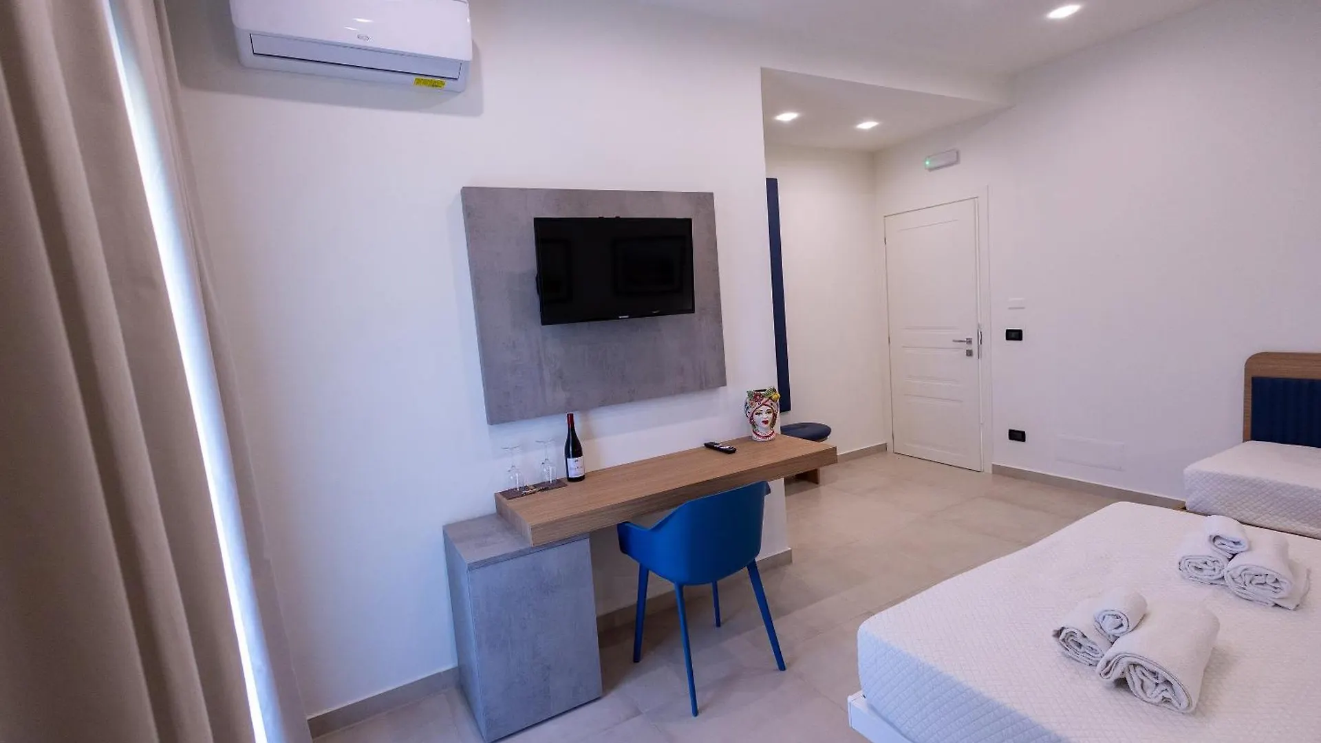 Villa Iris Giardini-Naxos 0*,  Italia